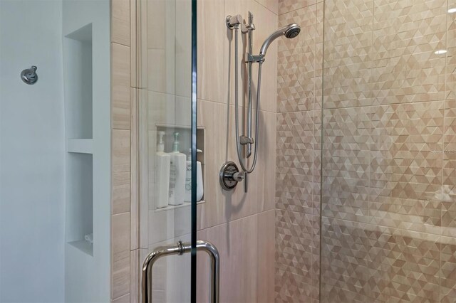 1610 S Lake Shore Dr, Sarasota, FL 34231 - bathroom with a shower stall