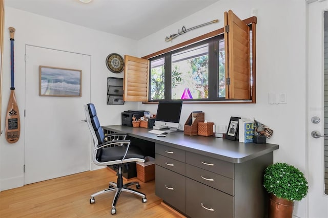 1610 S Lake Shore Dr, Sarasota, FL 34231 - office area with light wood-style floors