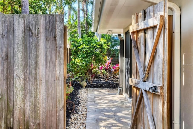 1610 S Lake Shore Dr, Sarasota, FL 34231 - exterior space
