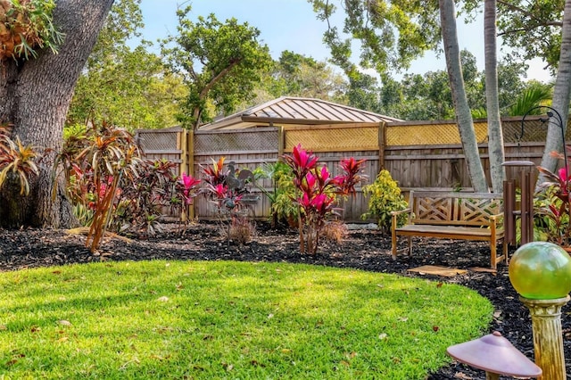 1610 S Lake Shore Dr, Sarasota, FL 34231 - view of yard with a fenced backyard