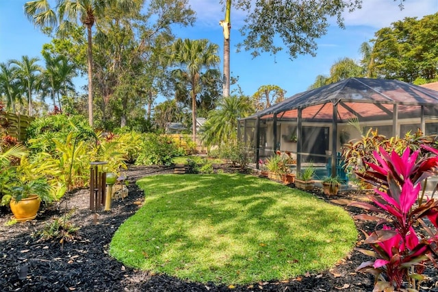1610 S Lake Shore Dr, Sarasota, FL 34231 - view of yard with glass enclosure