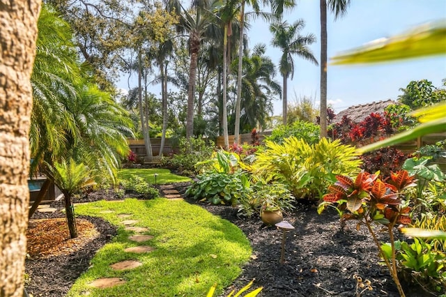 1610 S Lake Shore Dr, Sarasota, FL 34231 - view of yard featuring fence