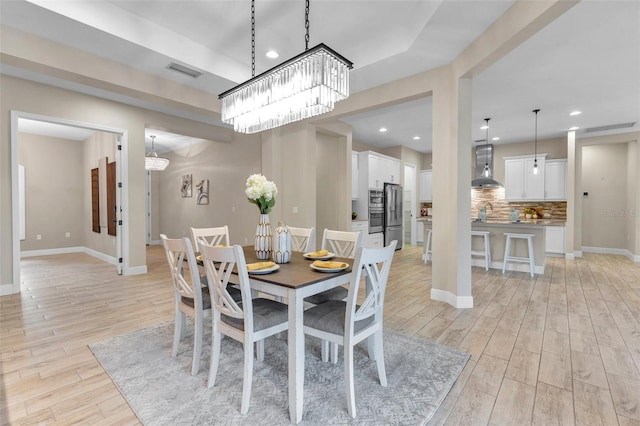 dining space featuring visible vents, recessed lighting, light wood-style flooring, and baseboards