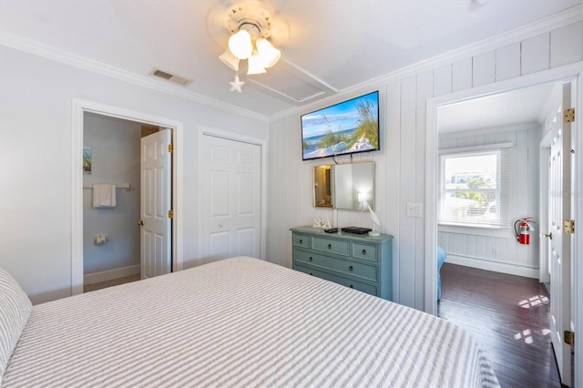 bedroom featuring ornamental molding, dark wood-type flooring, visible vents, and a ceiling fan