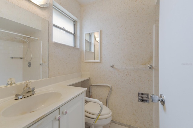 bathroom featuring a shower, vanity, toilet, and wallpapered walls