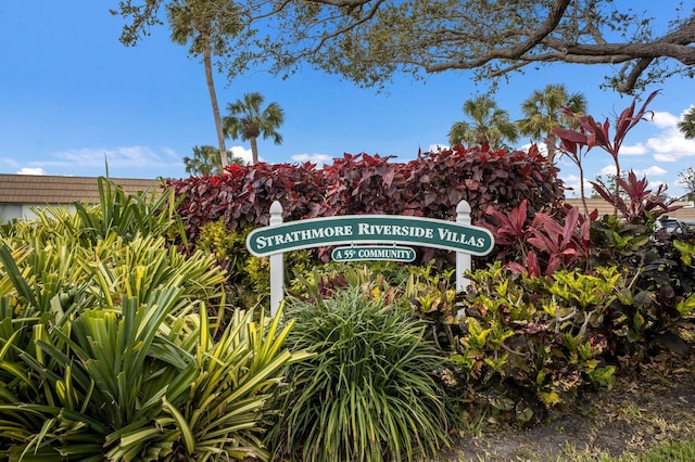 view of community / neighborhood sign