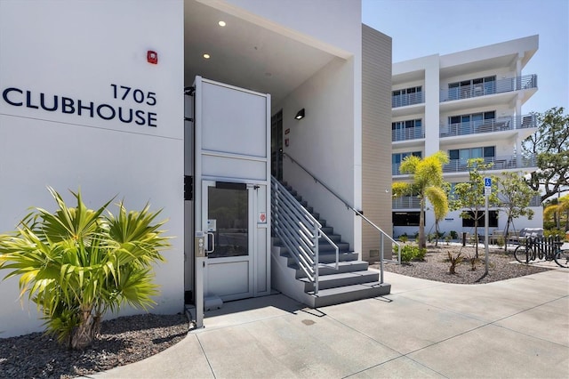 entrance to property with stucco siding