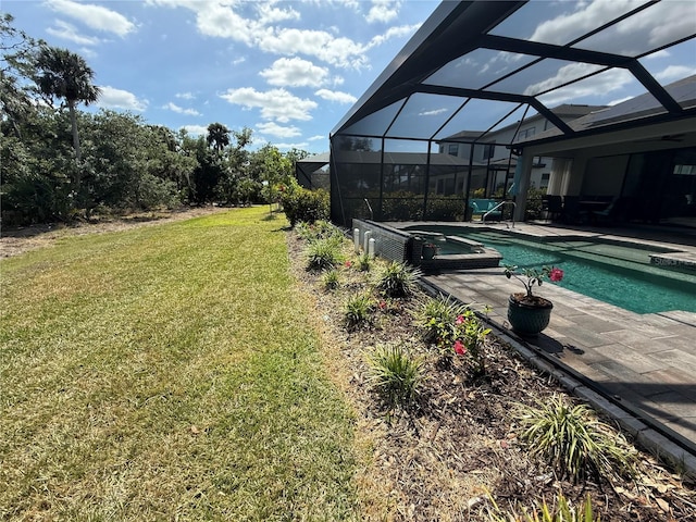 10179 Milky Way Cir, Sarasota, FL 34241 - outdoor pool featuring a hot tub, a patio, a yard, and glass enclosure