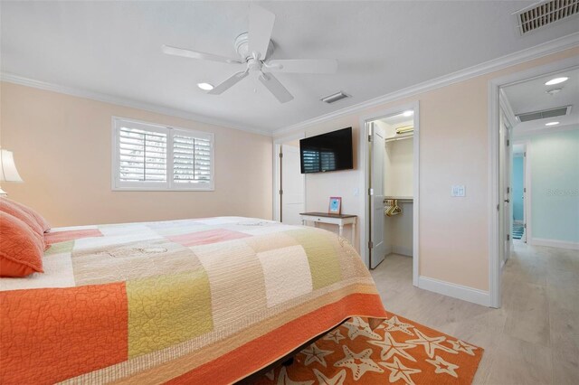 bedroom featuring light wood-type flooring, visible vents, crown molding, baseboards, and ceiling fan