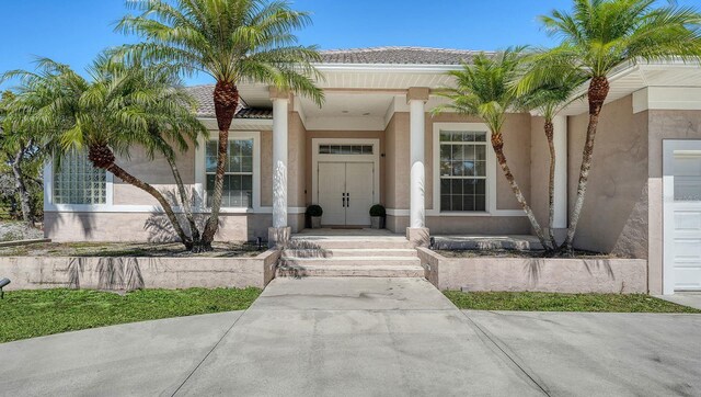 property entrance featuring stucco siding