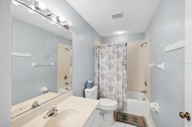 full bath featuring visible vents, toilet, shower / bath combo with shower curtain, vanity, and a textured ceiling