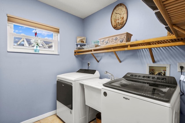 laundry area with laundry area, independent washer and dryer, and baseboards