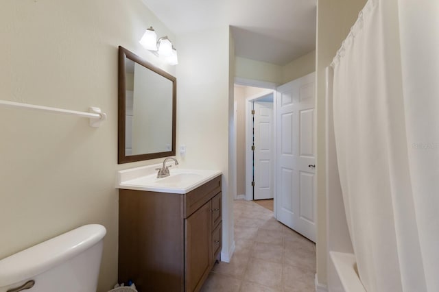 bathroom with curtained shower, vanity, and toilet