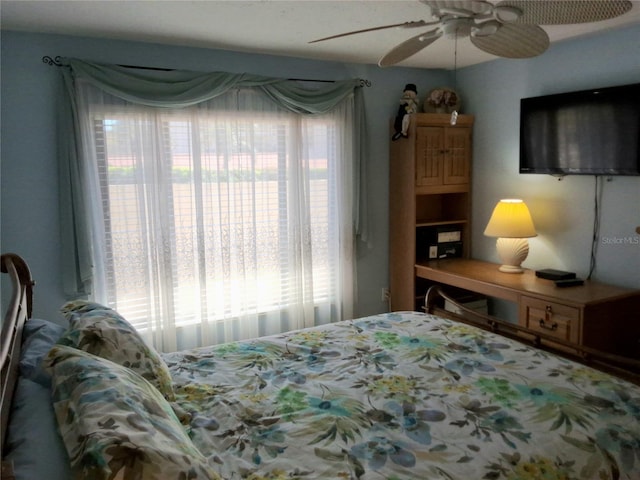 bedroom featuring a ceiling fan