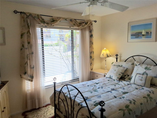 bedroom with ceiling fan