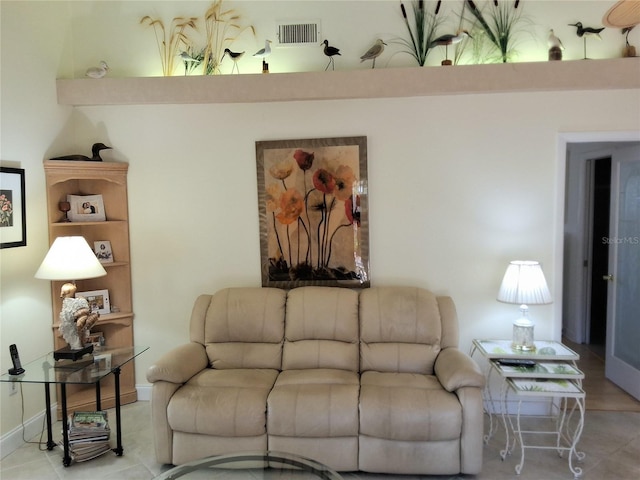 3818 Sun Eagle Ln, Bradenton, FL 34210 - living area featuring visible vents, baseboards, and tile patterned flooring