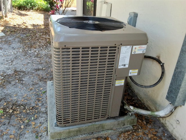 3818 Sun Eagle Ln, Bradenton, FL 34210 - exterior details featuring central AC