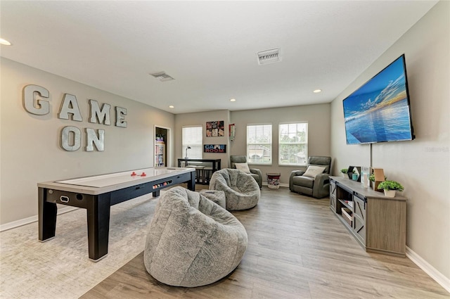 playroom featuring light wood-style floors, baseboards, visible vents, and recessed lighting