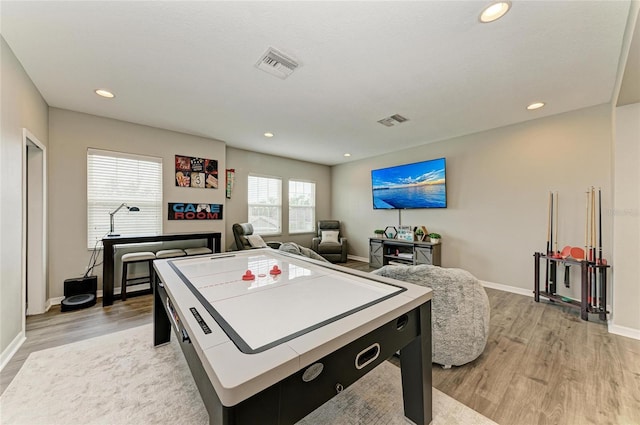 recreation room featuring light wood-style floors, recessed lighting, visible vents, and baseboards