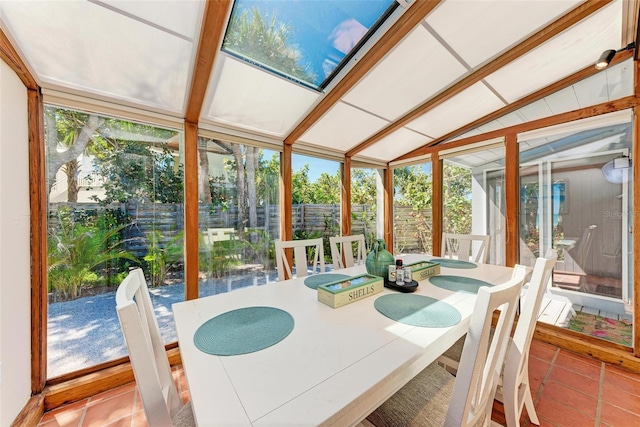 sunroom with lofted ceiling