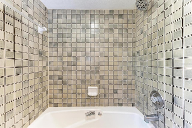 full bathroom with washtub / shower combination