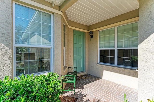 property entrance featuring stucco siding