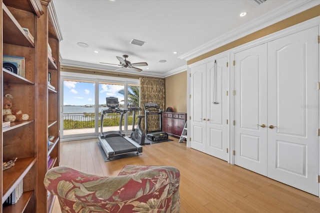 1364 Point Crisp Rd, Sarasota, FL 34242 - exercise room with visible vents, ornamental molding, light wood-type flooring, a ceiling fan, and recessed lighting