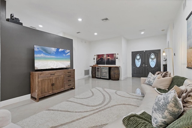 living room featuring baseboards, visible vents, and recessed lighting