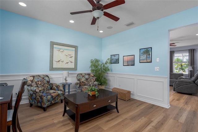 living area with recessed lighting, visible vents, light wood-style flooring, and a ceiling fan