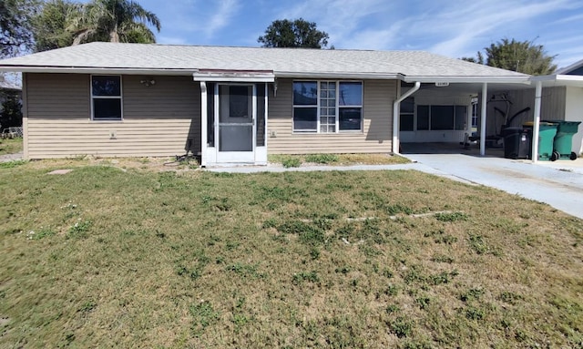 view of front of home with driveway, a front lawn, and an attached carport