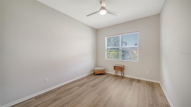 unfurnished room featuring light wood-style floors, ceiling fan, and baseboards