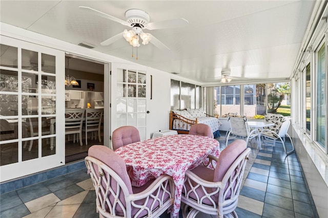 sunroom with visible vents and a ceiling fan