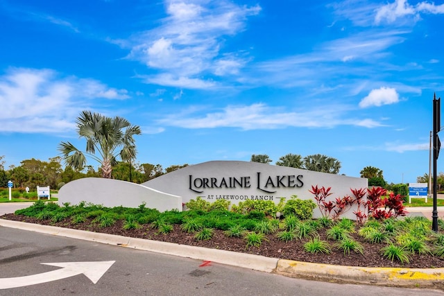 view of community / neighborhood sign