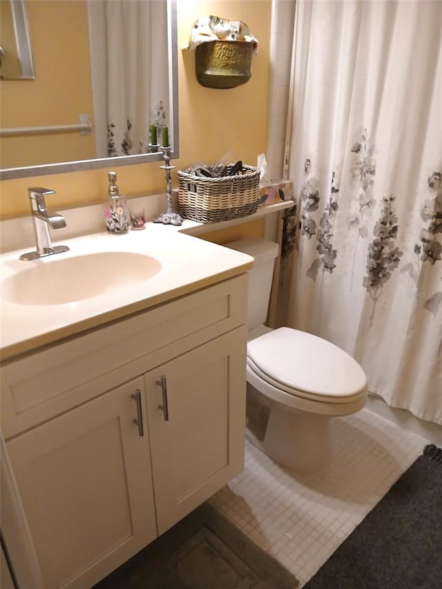 6012 Oak Creek Ln Unit 1913, Bradenton, FL 34210 - bathroom featuring vanity, a shower with shower curtain, and tile patterned floors