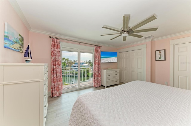 bedroom with access to exterior, visible vents, ornamental molding, and a ceiling fan