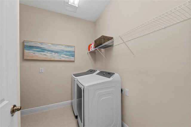 laundry room featuring laundry area, visible vents, washer and clothes dryer, and baseboards