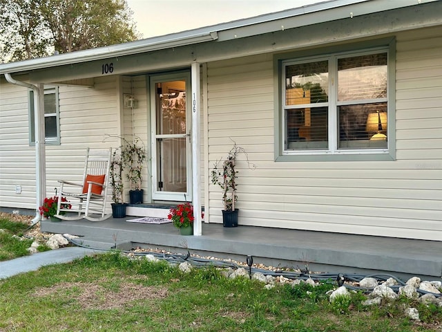 property entrance featuring covered porch