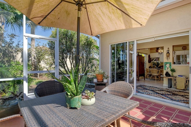 sunroom / solarium featuring vaulted ceiling