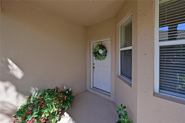 view of exterior entry with stucco siding