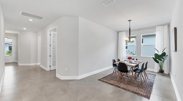 dining area with recessed lighting, visible vents, a healthy amount of sunlight, and baseboards