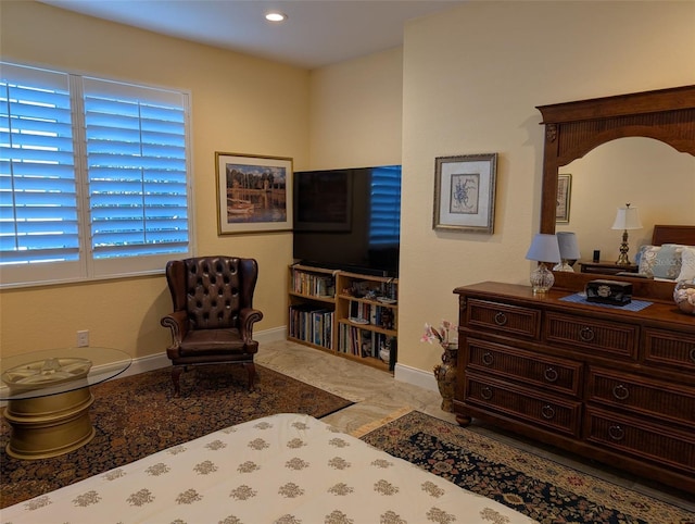 living area featuring recessed lighting and baseboards