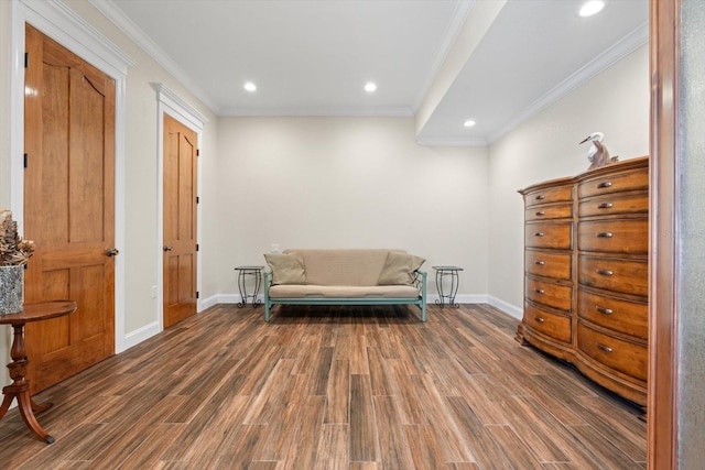 living area with baseboards, ornamental molding, wood finished floors, and recessed lighting