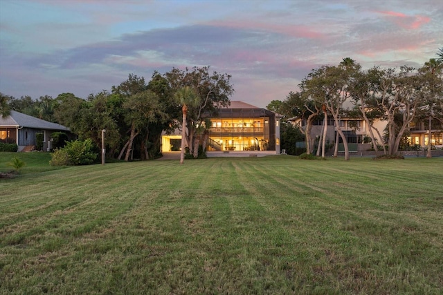 view of yard at dusk