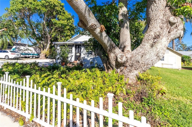 view of yard featuring a fenced front yard