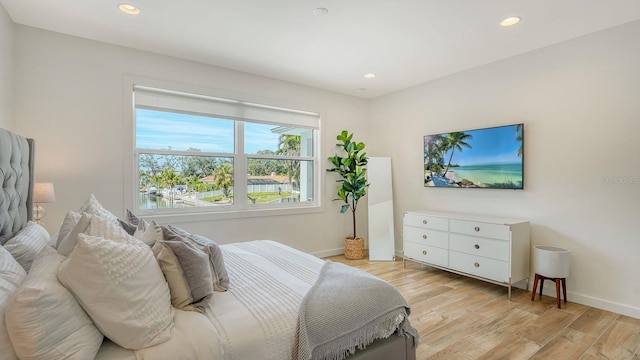 bedroom with light wood-style flooring, recessed lighting, and baseboards