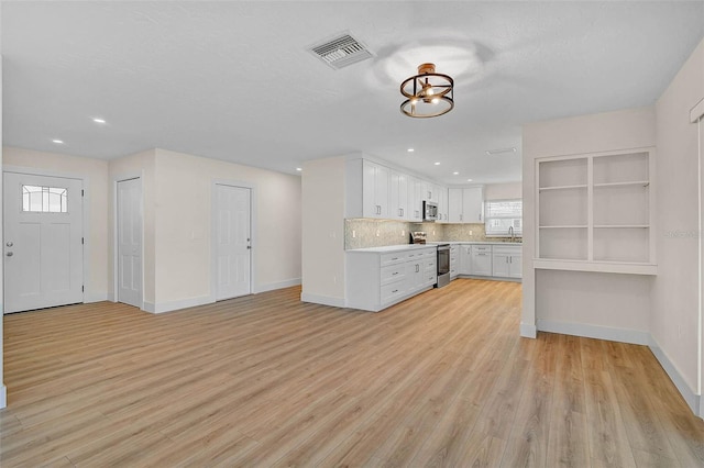 kitchen featuring light countertops, light wood-style floors, visible vents, and appliances with stainless steel finishes