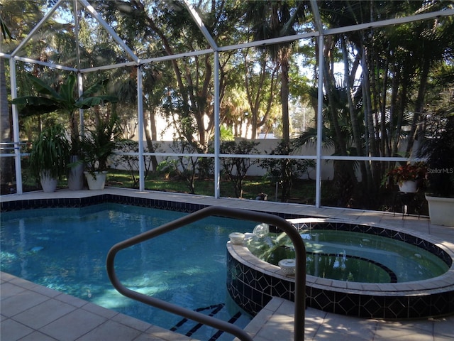1354 Tearose Pl, Sarasota, FL 34239 - view of pool featuring a patio, a lanai, and a pool with connected hot tub