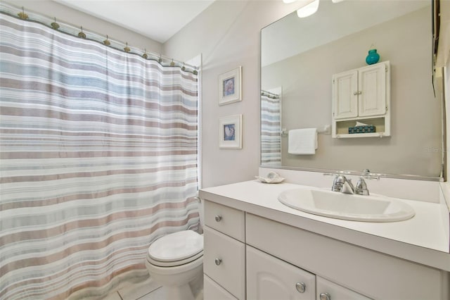 full bath with toilet, a shower with curtain, and vanity