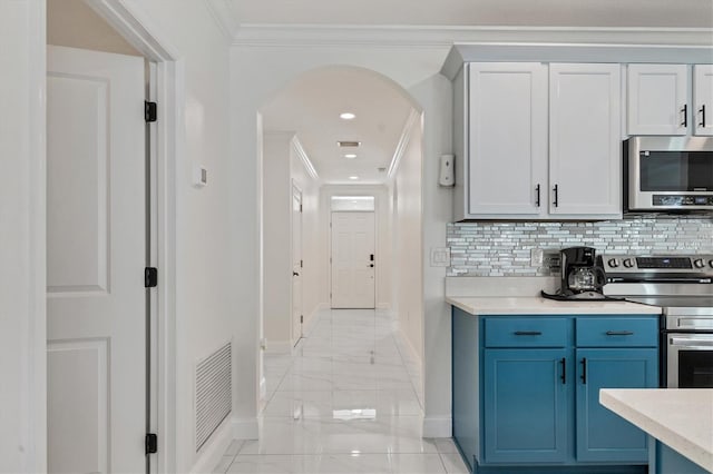 kitchen featuring backsplash, visible vents, appliances with stainless steel finishes, and ornamental molding