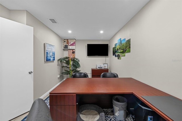 office featuring visible vents and recessed lighting